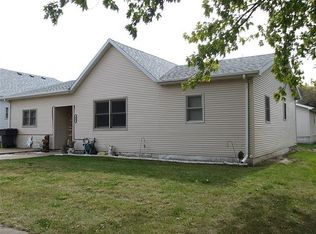 607 Kingston Ave, Wolbach, NE 68882