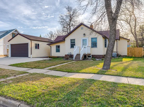 407 N 6th St, New Salem, ND 58563