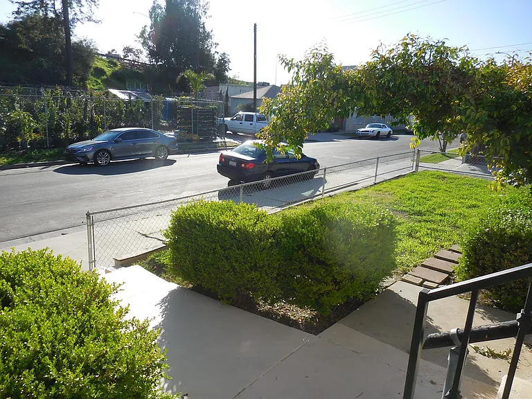 5937 Burchard Ave — Photo 4