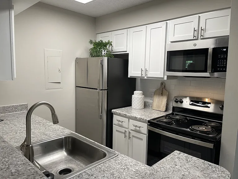 2950 North Apartments — Photo 5