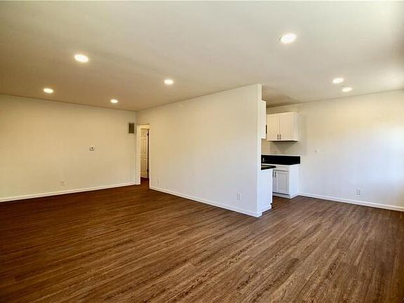 4th image of 6140 Whitsett Ave