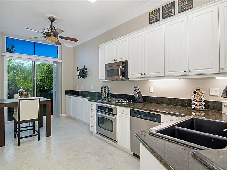 Paramount Dr — Photo 18