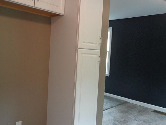 4th image of 200 Ellen Dr #B