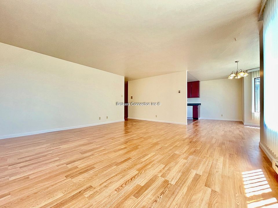 1st image of 900 Rivera St
