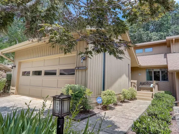 205 Red Oak Dr, Hendersonville, NC 28791