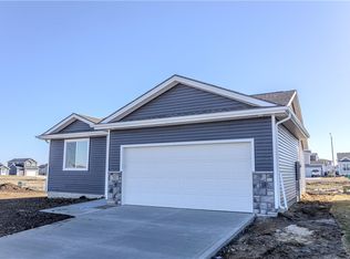 703 NE Meadow Landing Dr, Ankeny, IA 50021