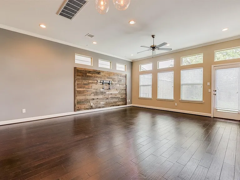 5807 Larkin St — Photo 9