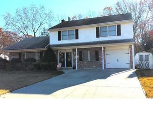 2 Sheffield Ln, Turnersville, NJ 08012
