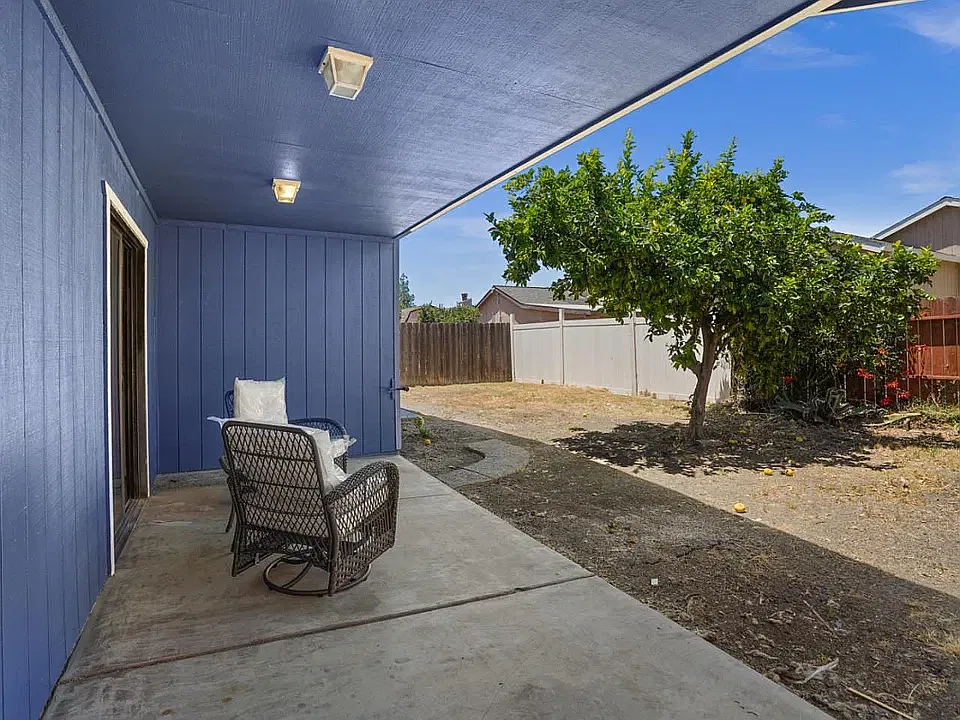 3 bed, 1428 sqft, $2,500 — Photo 3