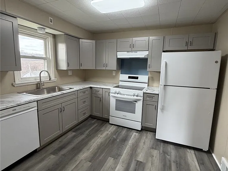 1154 Eisenhower Dr — Photo 19