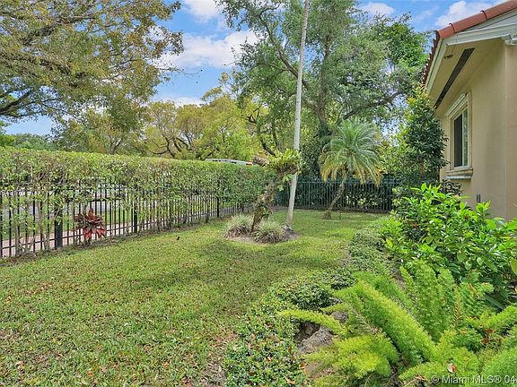 5th image of 2300 Alhambra Cir