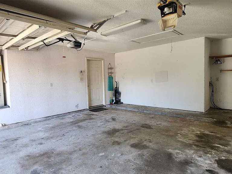 704 Manor Dr — Photo 20