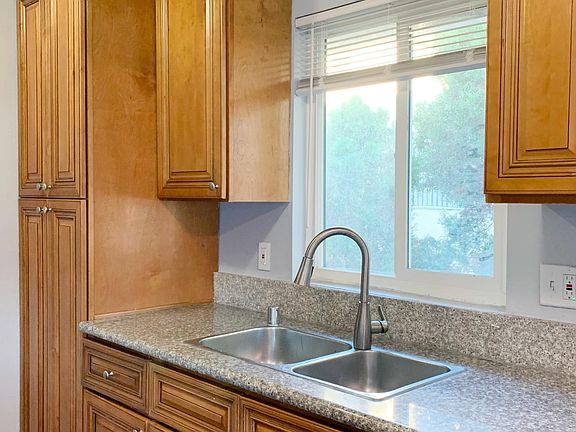 5th image of 2655 E Park Ln #C