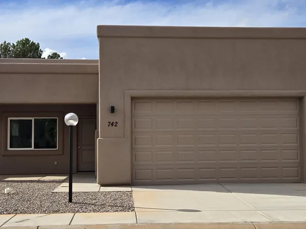 742 S Meadowood Lane, Sierra Vista, AZ 85635