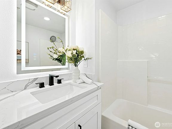 3rd image of 15107 NE 81st Way Unit 102