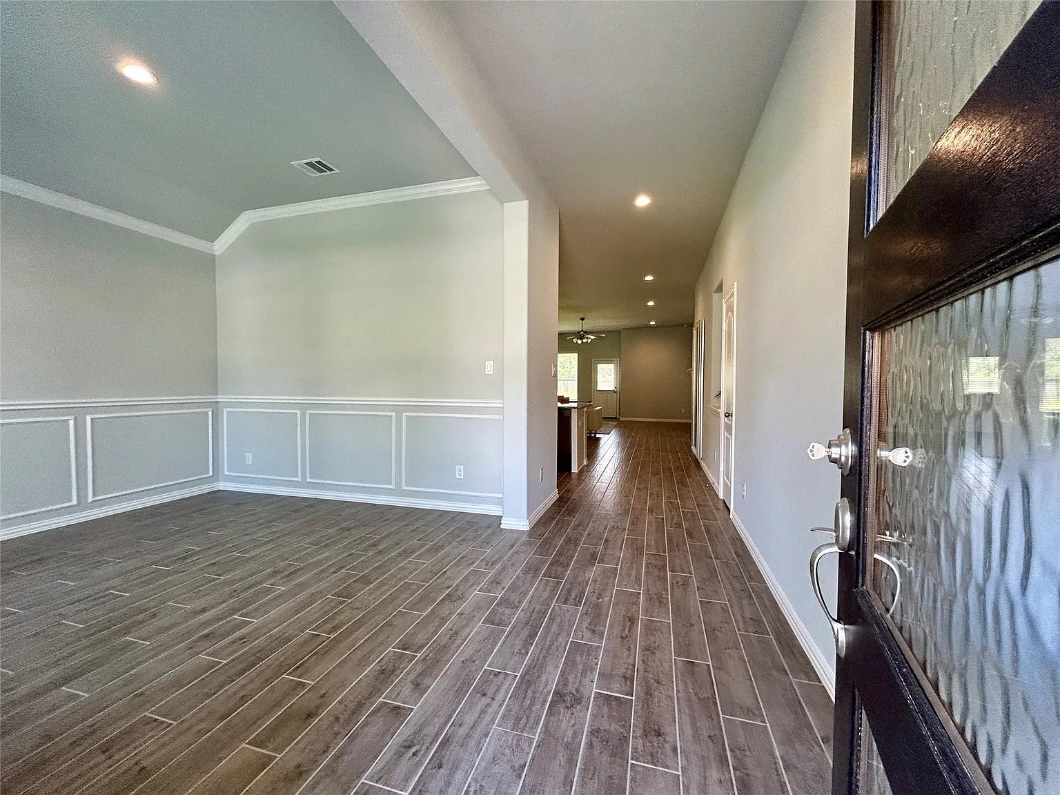 4 bed, 2.0 bath, 2078 sqft, $2,300 — Photo 3