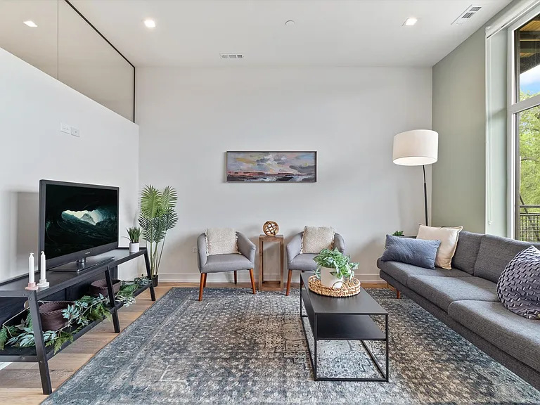 4514 N Clark St #210 — Photo 5