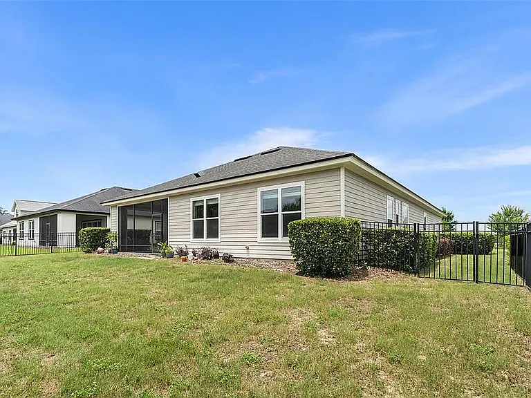 3335 SW 115th Ter — Photo 8
