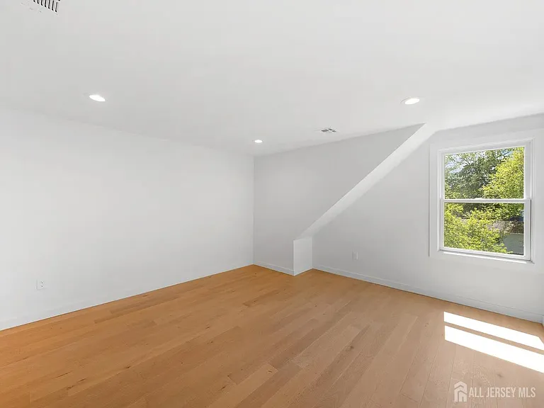 3 Meadow Rd #3 — Photo 9