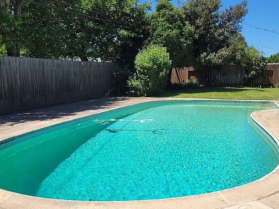 5th image of 2606 W Benjamin Holt Dr