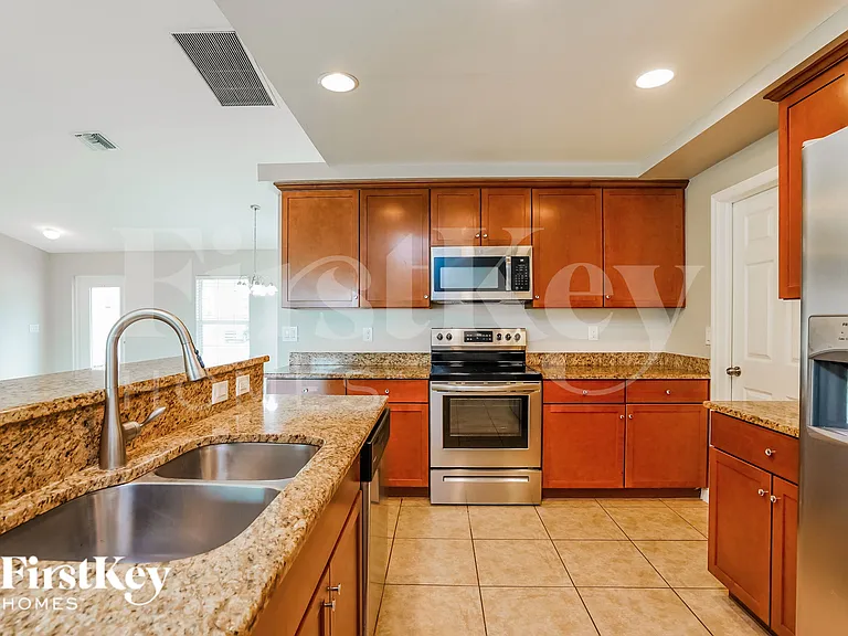 3032 NW 6th Ave — Photo 5