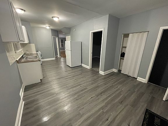 4th image of 11808 S Union Ave