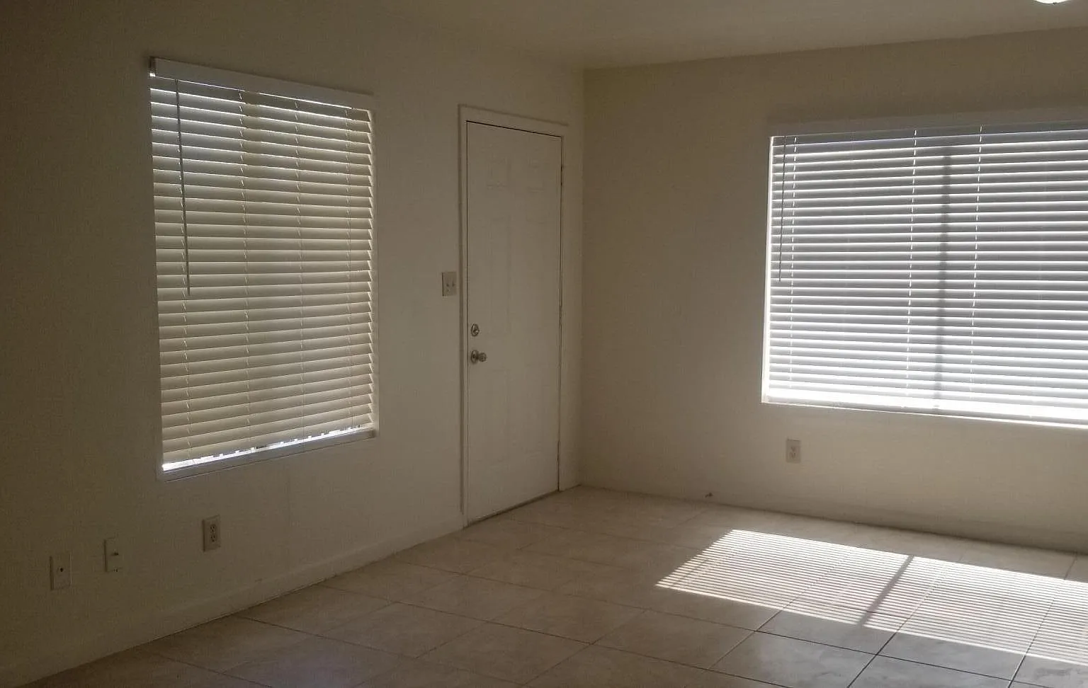 2 bed, 1.0 bath, 750 sqft, $1,150 — Photo 2