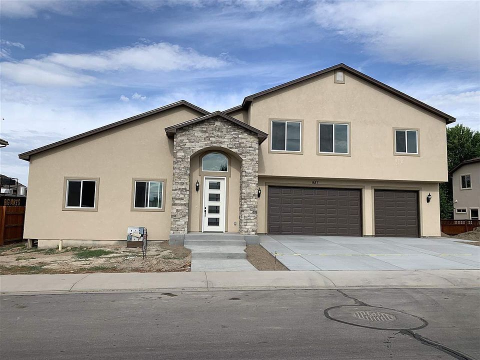2nd image of 987 Echo Canyon St