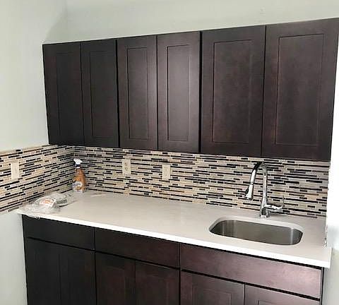 2nd image of 433 William St APT 5
