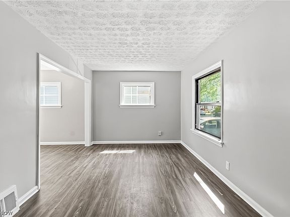 4th image of 12904 Brookfield Ave