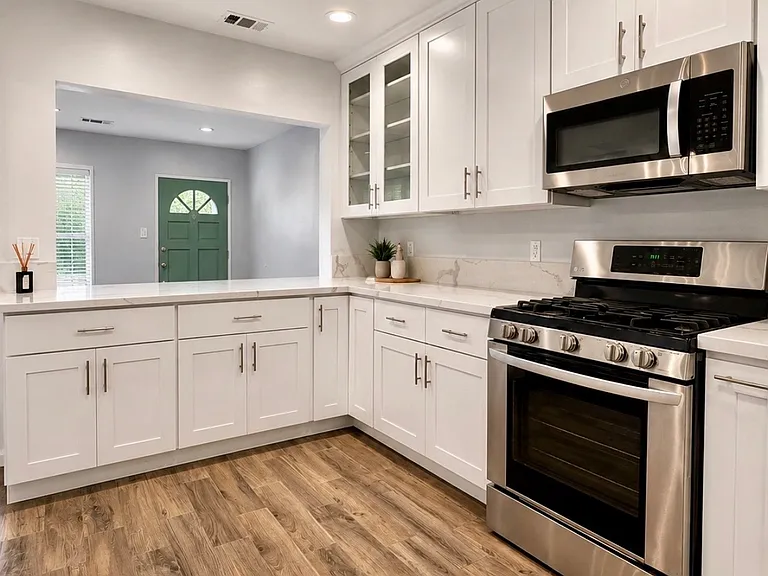402 S Juanita Ave — Photo 4