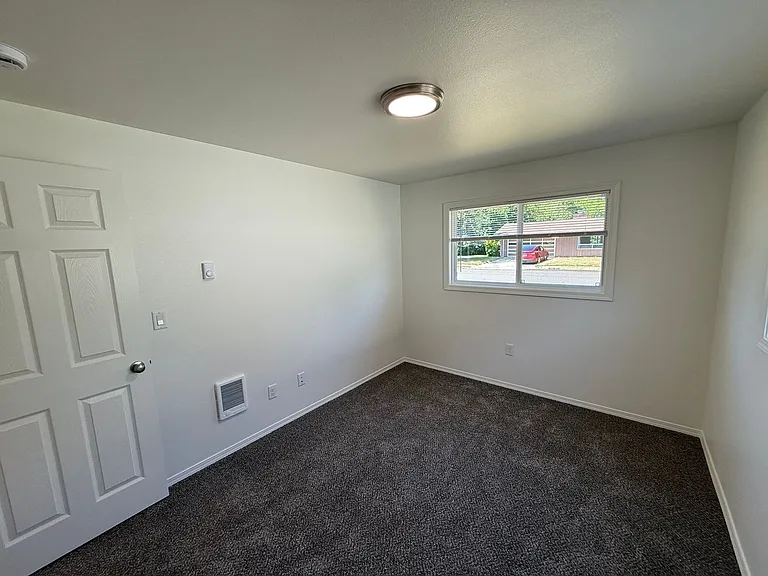 1505 NW Highland Dr — Photo 15