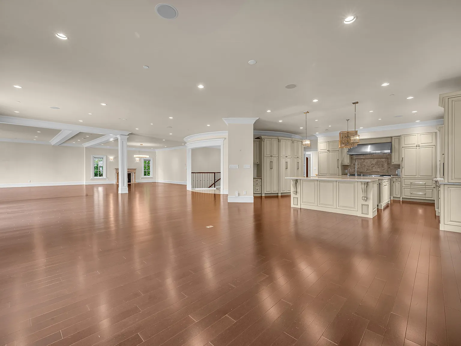 6 bed, 10312 sqft, $16,800 — Photo 4
