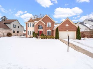 4936 Somerton Dr, Troy, MI
