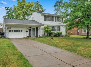 309 Willow Ridge Dr, Amherst, NY 14228