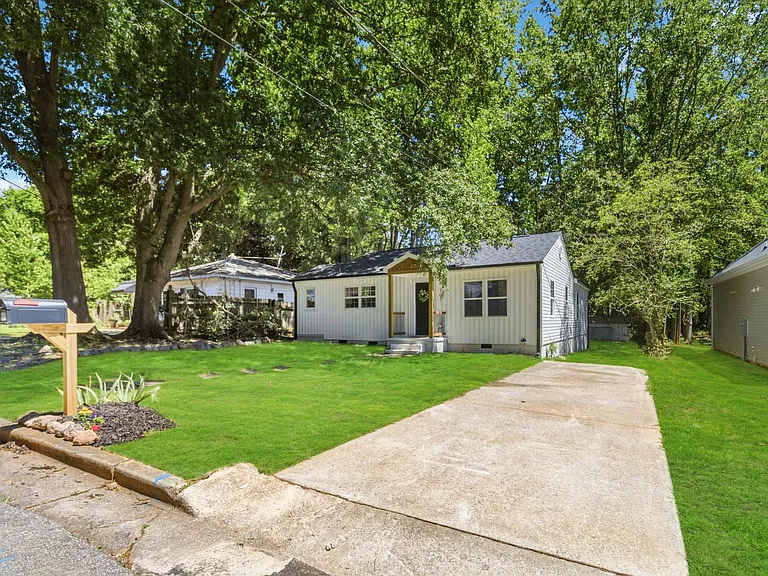 707 Blair St — Photo 2