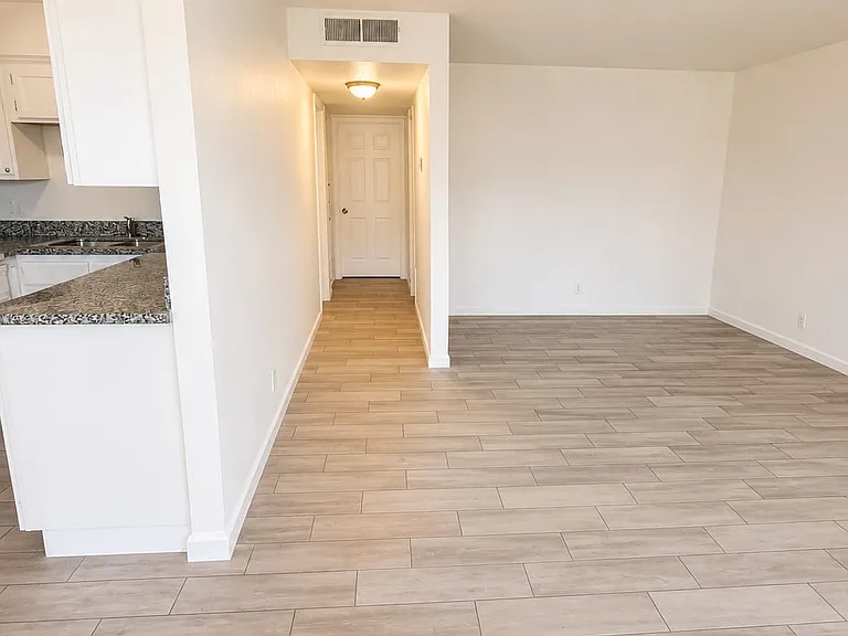 412 W Monroe Ave #12 — Photo 4