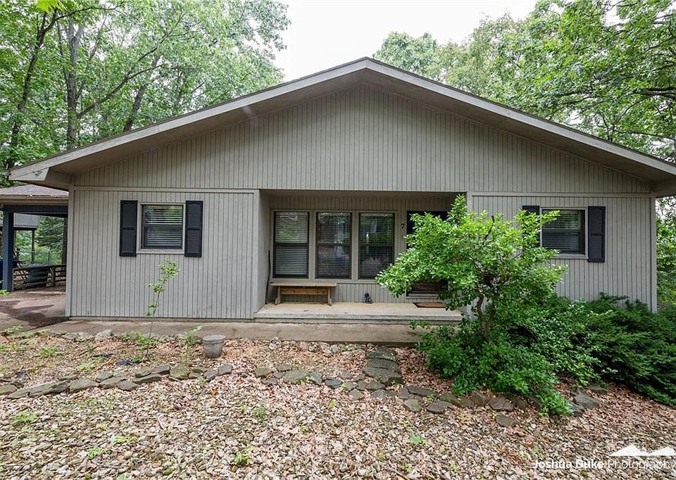 1st image of 7 Elizabeth Dr