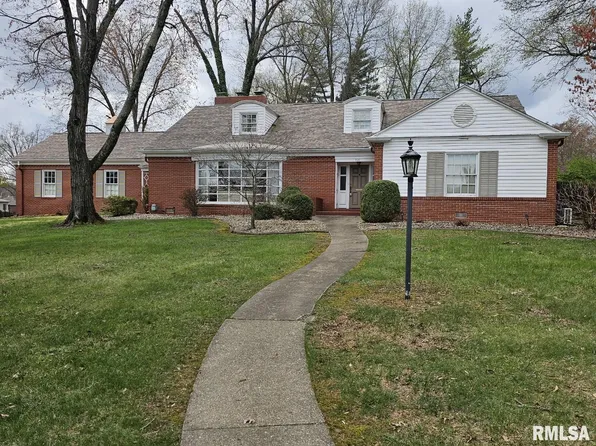 705 Pavey Ave, Mount Vernon, IL 62864