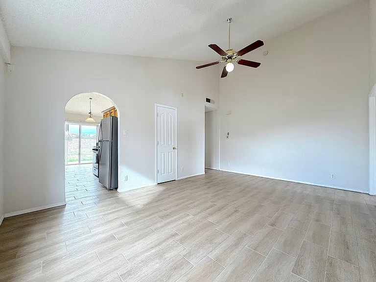 11813 Kings Arms Ct — Photo 4