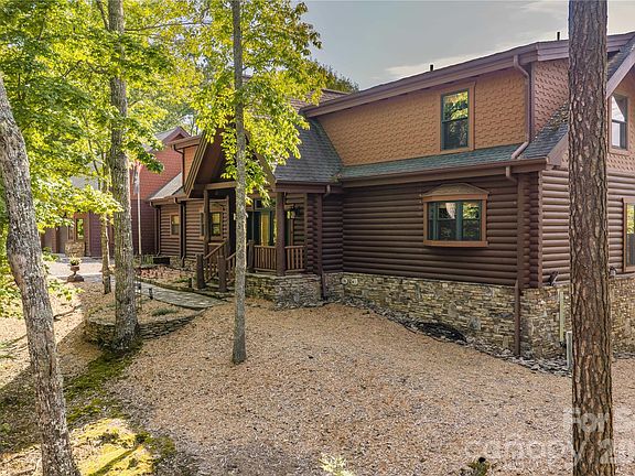 3rd image of 925 Appalachian Way