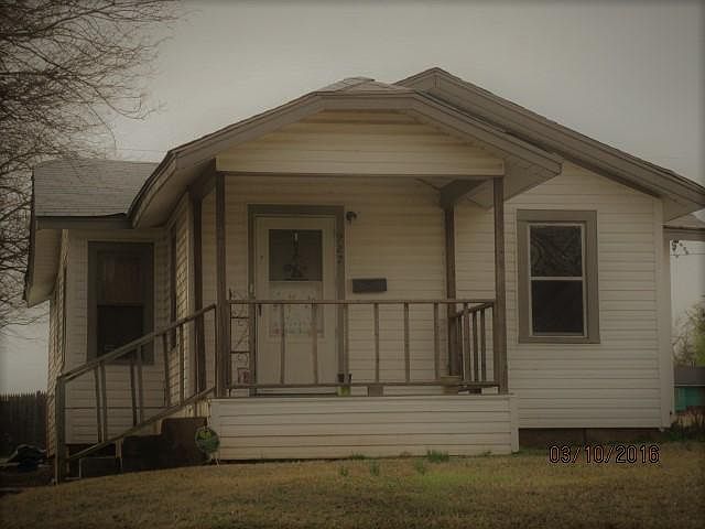 2nd image of 922 NE 29th St