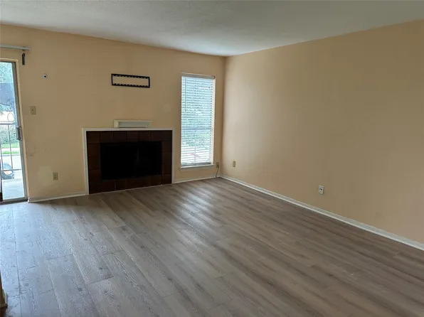 9350 Country Creek Dr APT 15, Houston, TX 77036