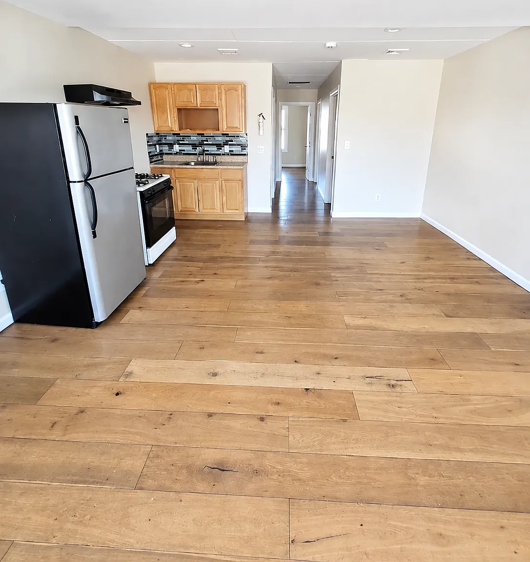 3 bed, $1,995 — Photo 2