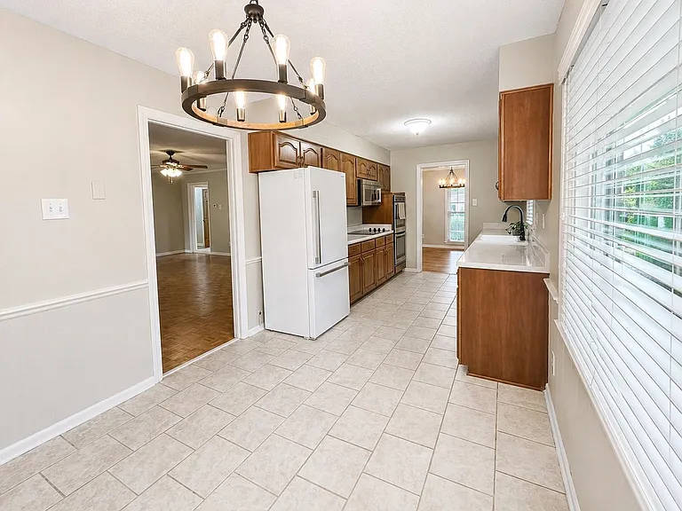 2148 Riverdale Rd — Photo 8