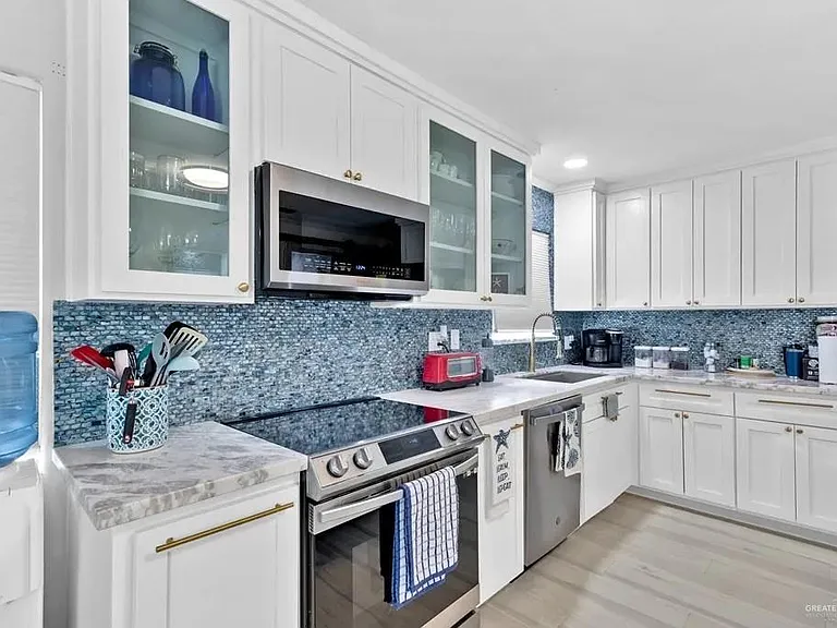 210 W Gardenia St #12 — Photo 6