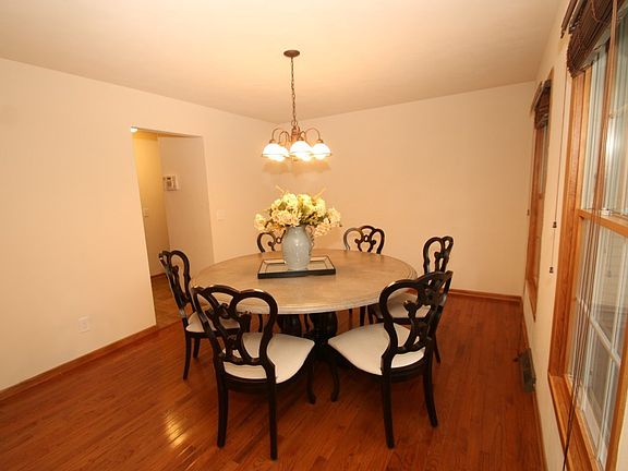 5th image of 7327 Vanista Ct