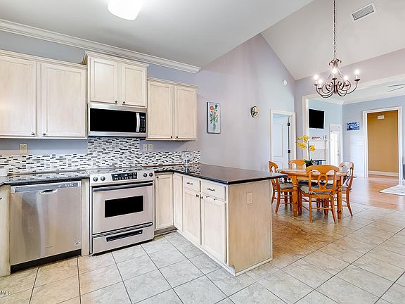 5th image of 107 Summit Crest Dr