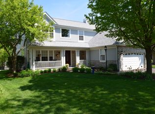 255 Lenox Ln, Mundelein, IL