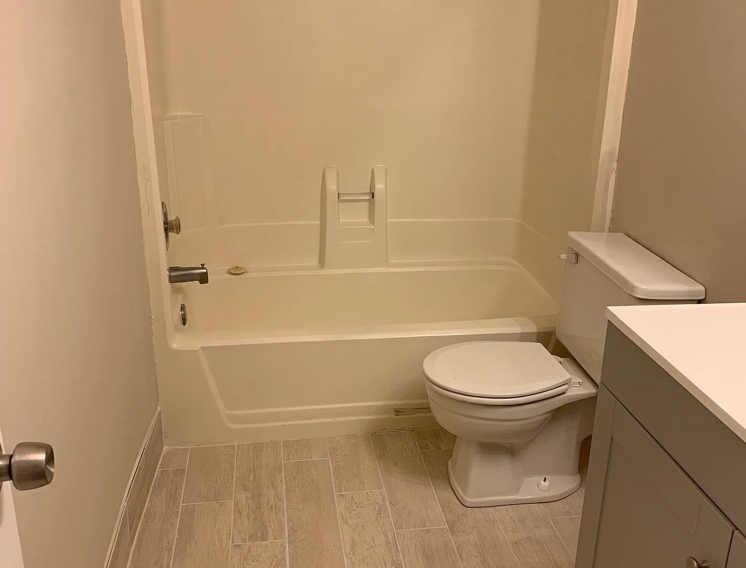 2 bed, 1100 sqft, $1,600 — Photo 3